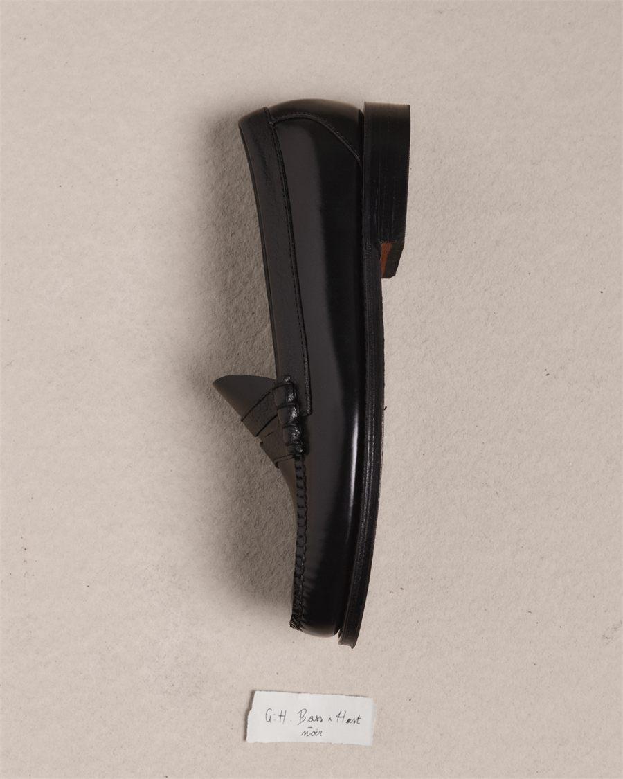 Mocassin penny noir G.H.Bass x Hast de profil, étiquette manuscrite de la collaboration
