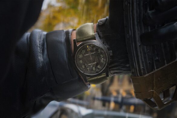 Regardez le poignet du capitaine Price dans Modern Warfare 4 : la Hamilton Khaki Field qu&rsquo;il porte existe vraiment, avec le 4 du jeu sur le cadran.