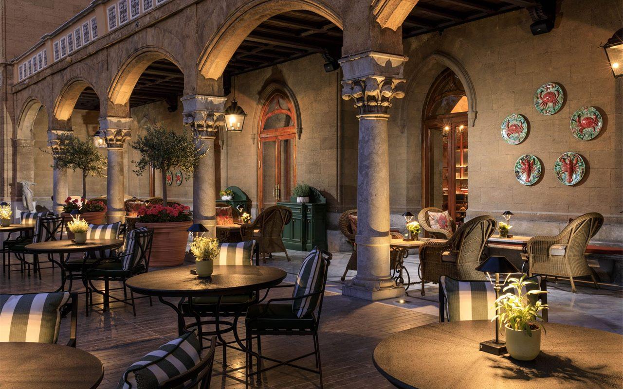La terrasse à arcades de l'Igiea Terrazza Bar, à la Villa Igiea de Palerme