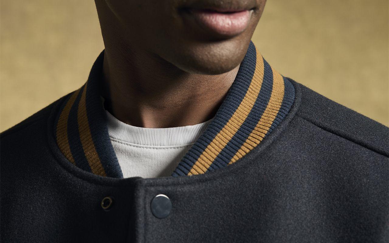 Bord-côte rayé or et marine sur le teddy en laine et cuir de Lee Gold Label