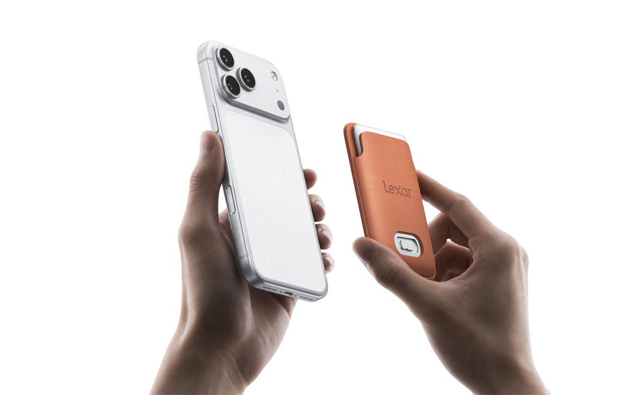 L'étui cuir et le connecteur magnétique du Lexar Muse Ultra-Slim face à un iPhone