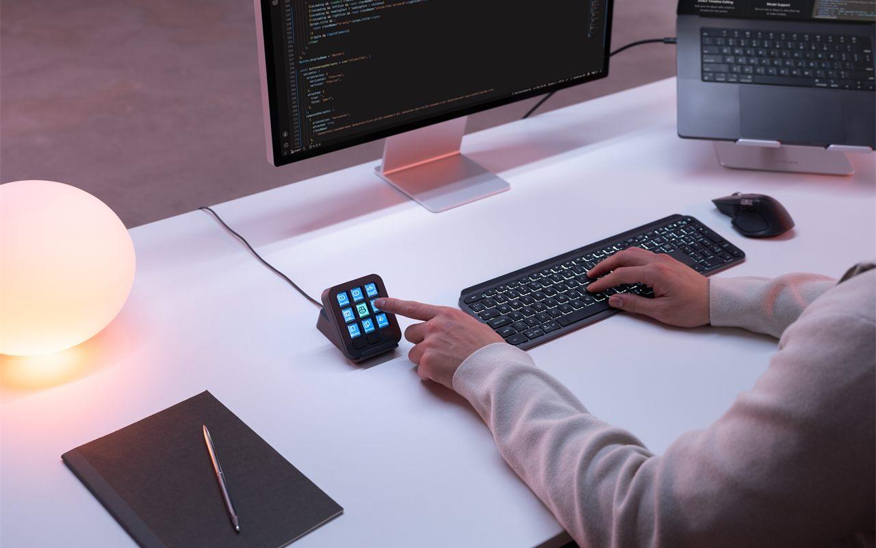 Perdu entre les fenêtres IA et les prompts ? Le Logitech MX Keypad vous promet de simplifier votre vie grâce à un boîtier de raccourcis pensé pour les accros à l&rsquo;IA