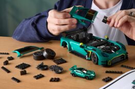 Monter de vos mains une voiture de légende reproduite au plus près, avec les jantes de votre choix et sa miniature exclusive dans la boîte : Mattel Brick Shop en sort six de plus