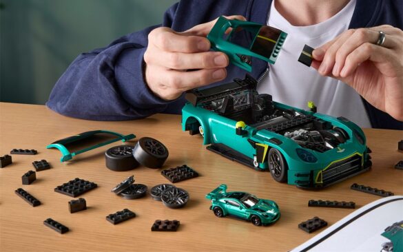 Monter de vos mains une voiture de légende reproduite au plus près, avec les jantes de votre choix et sa miniature exclusive dans la boîte : Mattel Brick Shop en sort six de plus