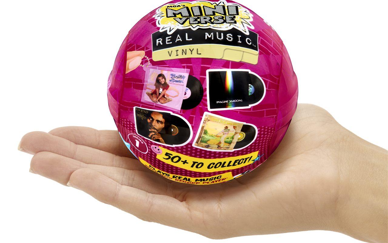 Boule surprise Miniverse Real Music tenue dans le creux de la main