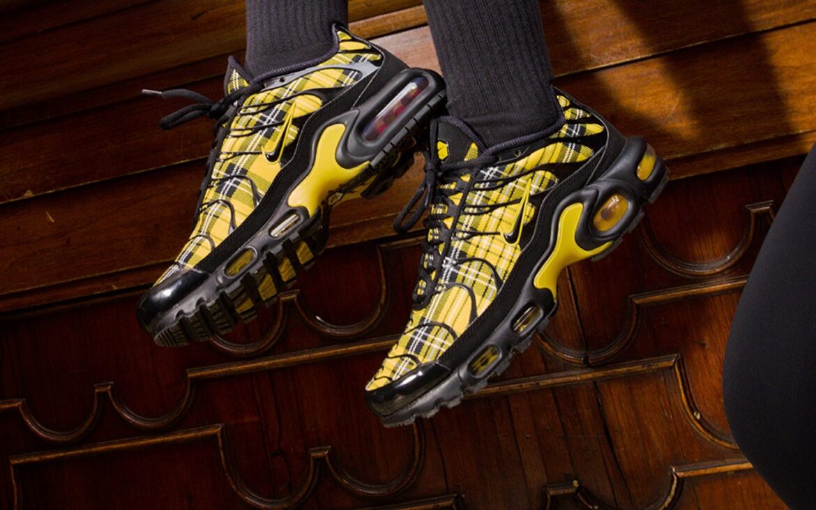Chaussez la Nike TN Tartan d&rsquo;ANNA, et ce sont vos pieds habillés d&rsquo;un jaune frappant que tout le monde regardera en premier