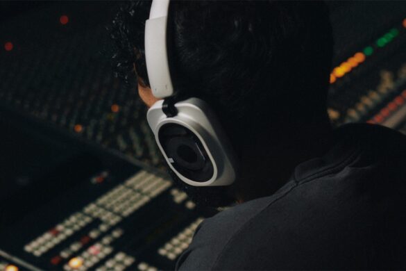 Entendre jusqu&rsquo;au souffle d&rsquo;une voix, comme dans la régie du mythique studio Metropolis : c&rsquo;est ce que vous promet le nouveau casque sans fil Nothing Headphone (1) Pro.