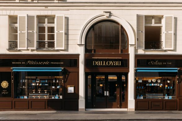 L’Opéra est l’un des sommets de la pâtisserie française, et il se déguste de nouveau là où il a été inventé : Dalloyau rouvre son adresse du Faubourg-Saint-Honoré avec une carte revisitée par sa cheffe