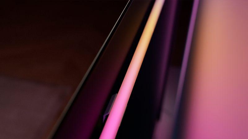 Ruban lumineux dégradé Philips Hue Play pro le long du bord d'un écran