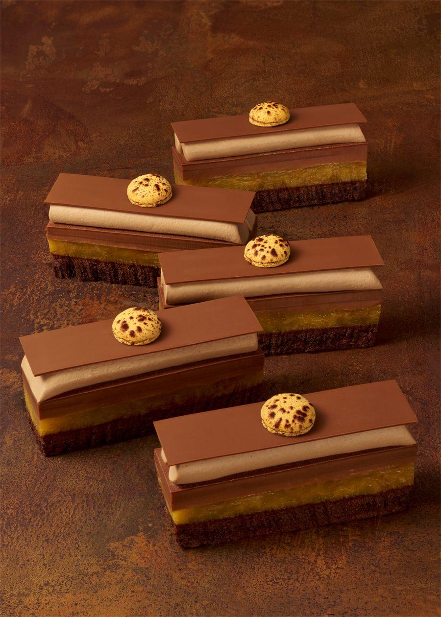 Entremets Mogador de Pierre Herme, feuille de chocolat au lait et ananas roti