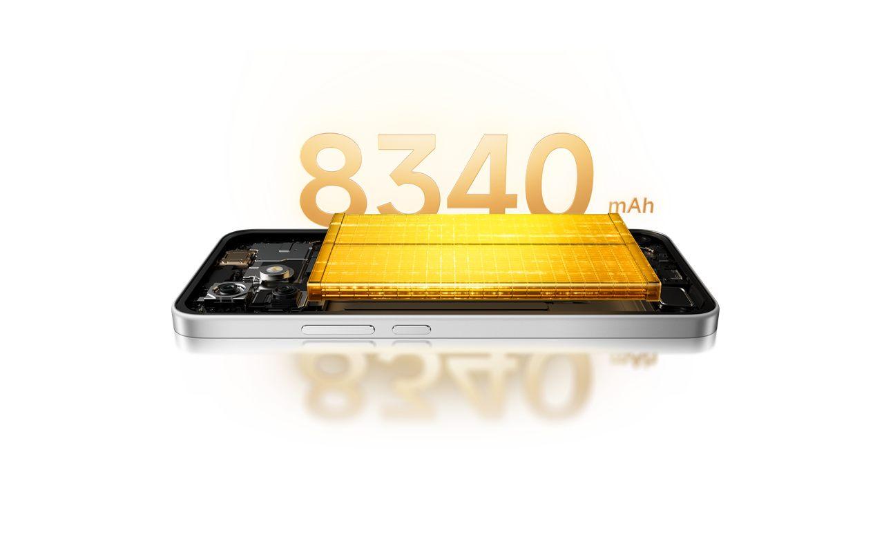 Batterie de 8 340 mAh du POCO X8, visible sous l'écran ouvert