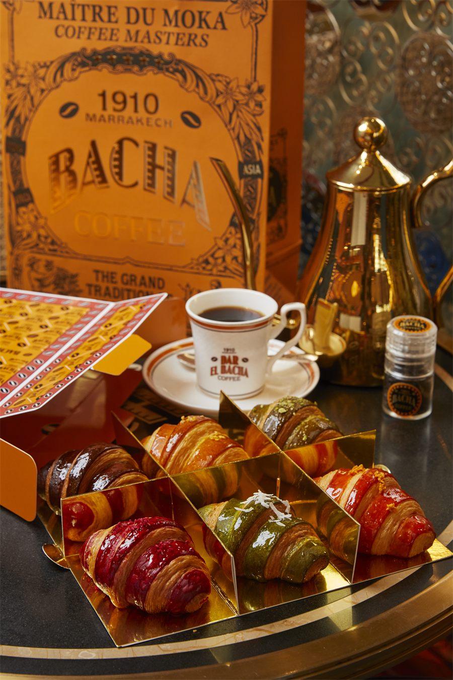 Croissants signature colorés de Bacha Coffee présentés dans leur coffret