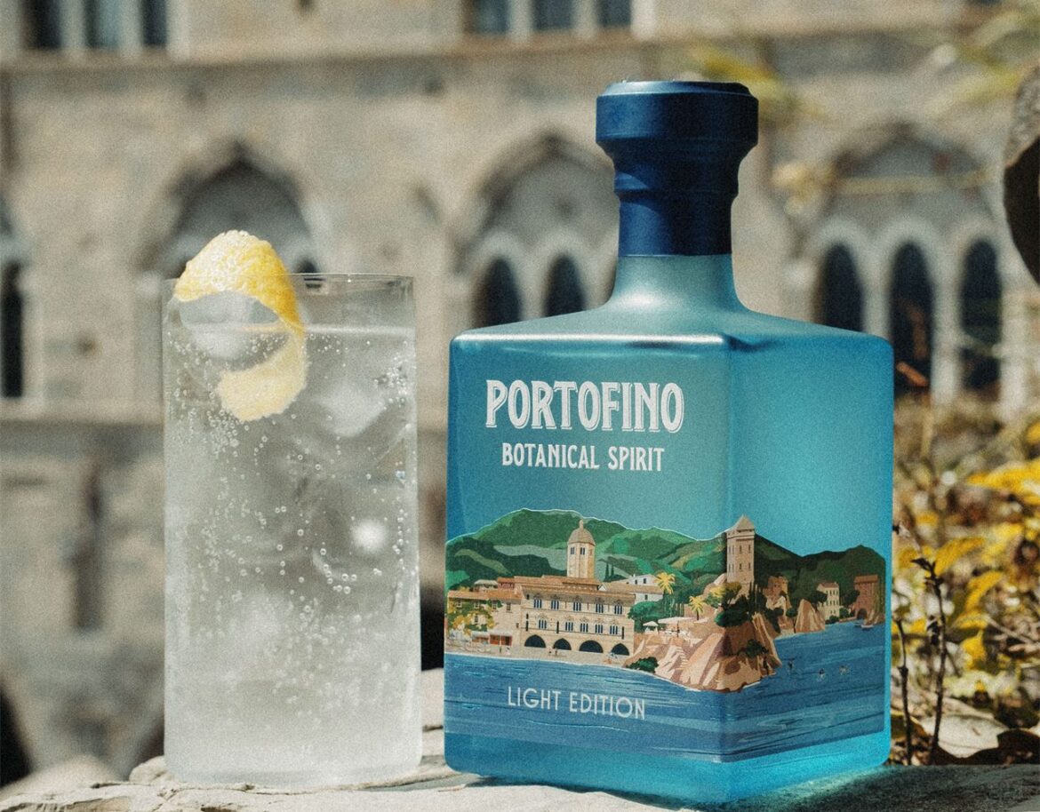 Des algues distillées et de l&rsquo;eau de la mer Méditerranée : Portofino a enfermé tout un littoral dans son Botanical Spirit, et vous promet les embruns dès le premier verre.