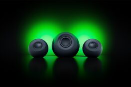 Les trois sphères du Razer Mako passeraient pour des objets de déco contemporaine, jusqu&rsquo;à ce que la partie démarre et qu&rsquo;elles illuminent le mur de couleur et vos oreilles d&rsquo;un son spatial