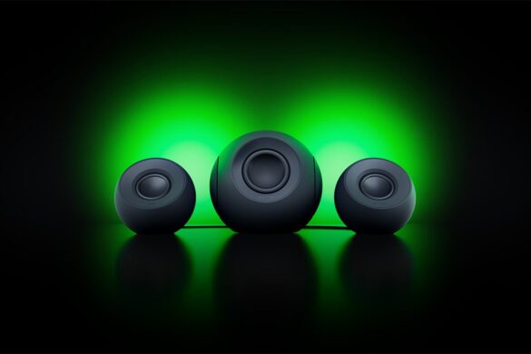 Les trois sphères du Razer Mako passeraient pour des objets de déco contemporaine, jusqu&rsquo;à ce que la partie démarre et qu&rsquo;elles illuminent le mur de couleur et vos oreilles d&rsquo;un son spatial