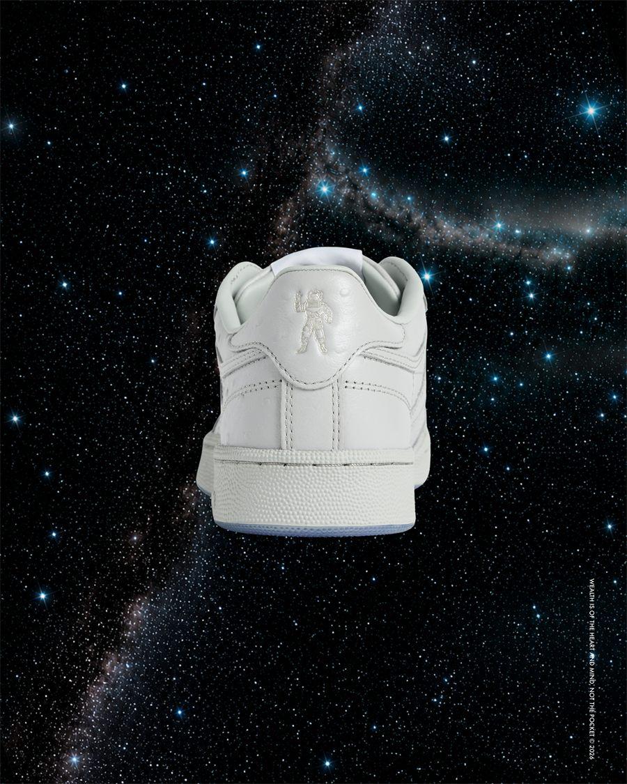 Talon de la Reebok Club C 85 Billionaire Boys Club avec astronaute embossé