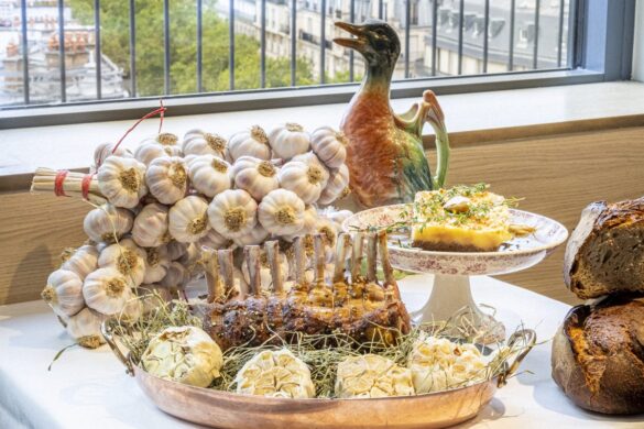 Côtelette vous sert un plat mijoté des heures au sommet du Printemps Haussmann, puis vous laisse vous attarder tout l’après-midi au-dessus de Paris.