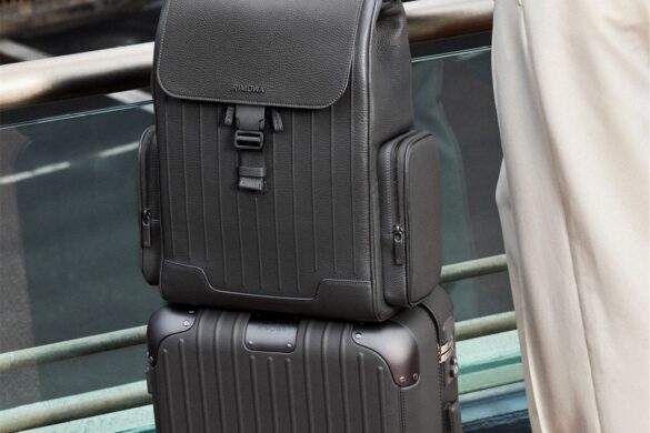 Le cuir de votre sac et celui de votre valise ne vieilliront plus chacun de leur cote : les sacs Never Still et la valise Distinct Cabin de RIMOWA partagent enfin la meme teinte.