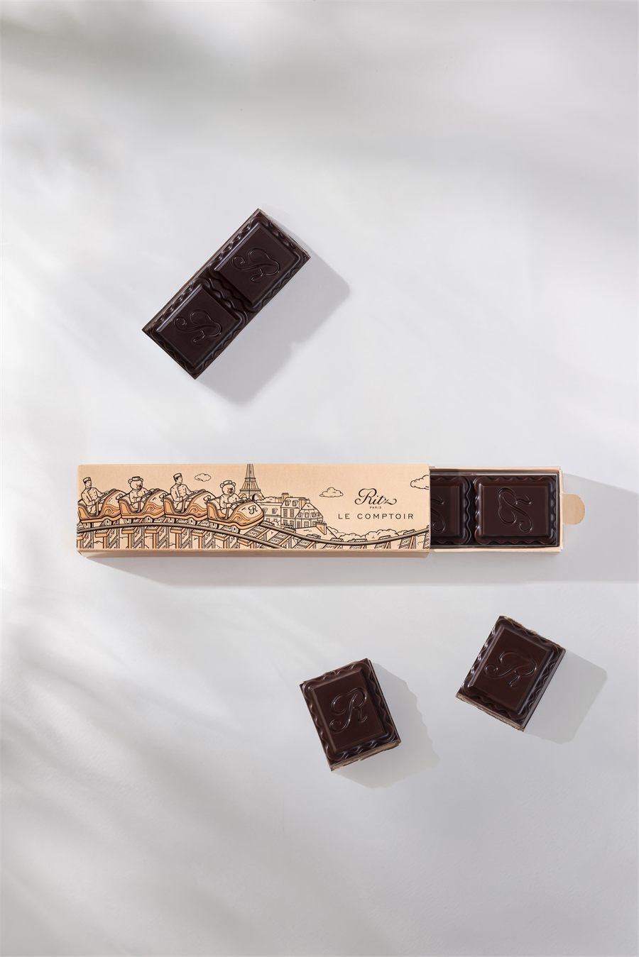 Barre caramel chocolat noir Ritz Paris Le Comptoir, carrés gravés du R