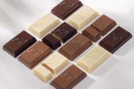 Vous n’irez peut-être jamais dormir au Ritz Paris, mais Ritz Paris Le Comptoir vous en fait enfin croquer un morceau en chocolat