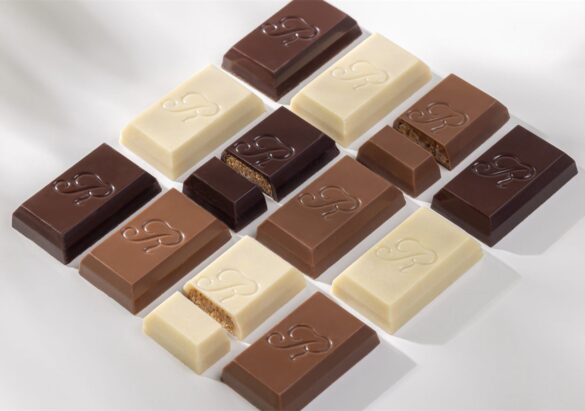 Vous n’irez peut-être jamais dormir au Ritz Paris, mais Ritz Paris Le Comptoir vous en fait enfin croquer un morceau en chocolat