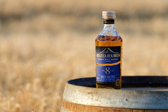 Vous aimez la minéralité des vins siciliens de l&rsquo;Etna ? Le nouveau Rozelieures Terres Noires la promet dans un single malt d&rsquo;orge cultivée sur des sols volcaniques.