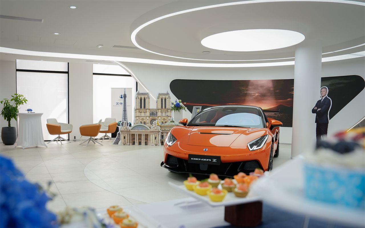La sportive Denza Z exposée dans la Maison Denza Paris Opéra