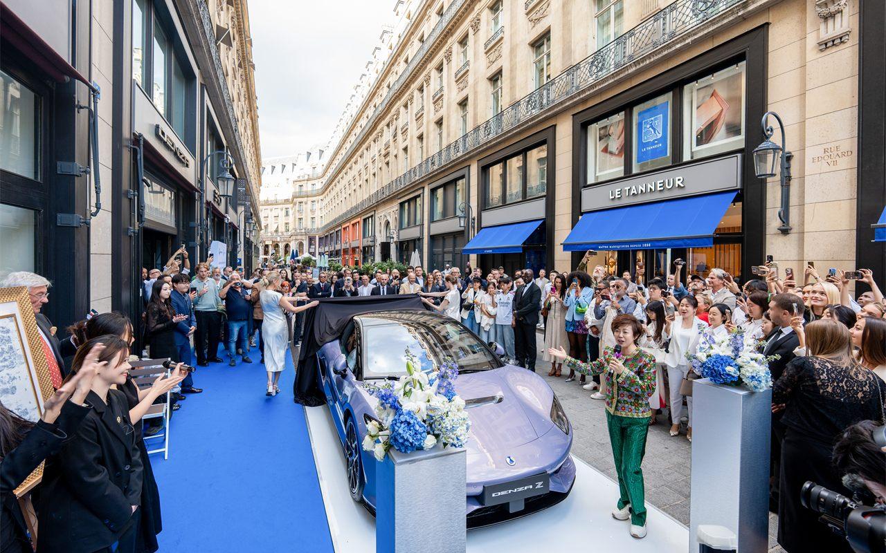 La Denza Z dévoilée rue Édouard-VII lors de l'inauguration de la Maison Denza Paris Opéra