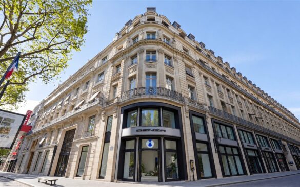 Les joailliers du boulevard des Capucines ont une nouvelle voisine : la Maison Denza Paris Opéra, où c&rsquo;est une sportive qui tient la place d&rsquo;une parure de luxe.