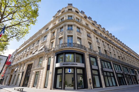 Les joailliers du boulevard des Capucines ont une nouvelle voisine : la Maison Denza Paris Opéra, où c&rsquo;est une sportive qui tient la place d&rsquo;une parure de luxe.
