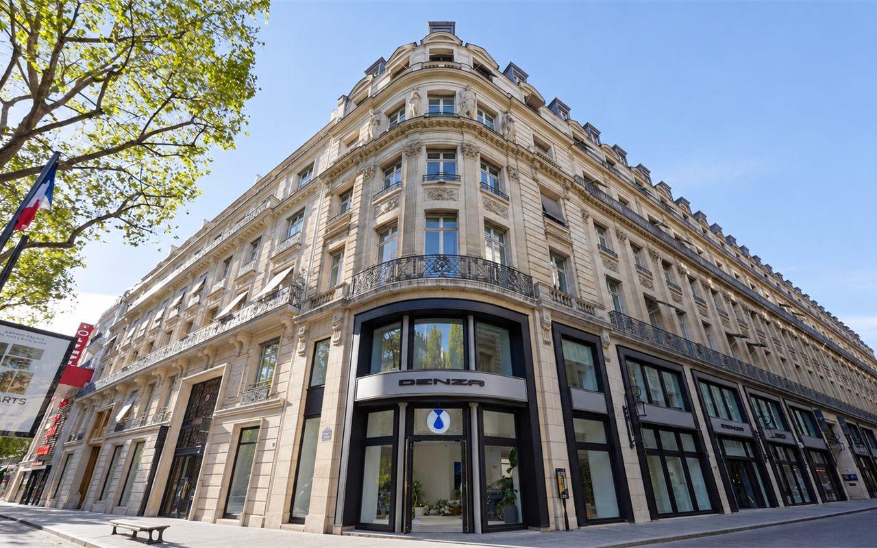 Façade de la Maison Denza Paris Opéra, boulevard des Capucines, dans le quartier de l'Opéra