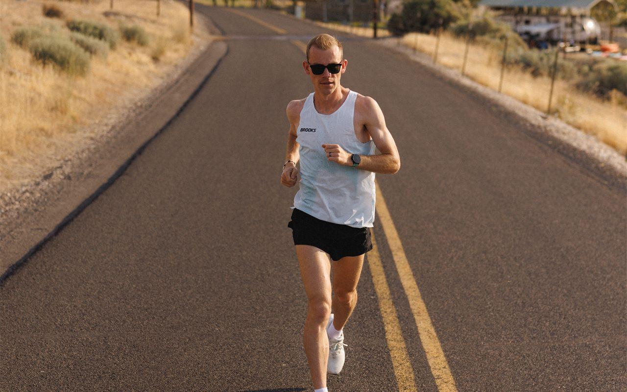 Le plus beau parcours est souvent celui que vous n&rsquo;aviez pas prévu : avec la Suunto Run 2, la carte est déjà au poignet et vous n&rsquo;avez plus qu&rsquo;à partir à l&rsquo;aventure