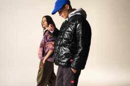 Les silhouettes amples des années 90 reviennent chez The North Face, et sa ligne Red Box n&rsquo;a pas resserré les coupes d&rsquo;un centimètre.