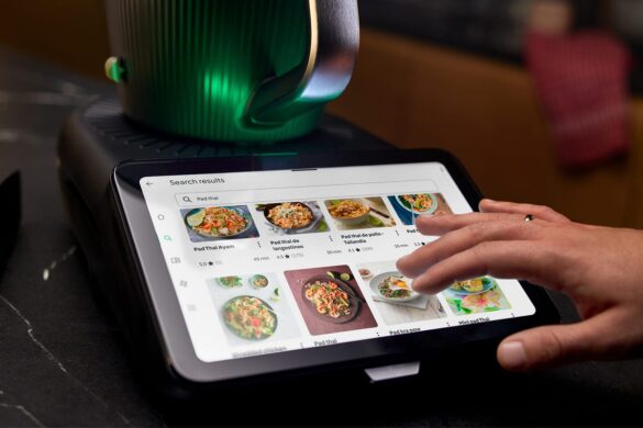 Dites simplement ce dont vous avez envie de manger, et l&rsquo;IA de Thermomix Cookidoo ira chercher la recette parmi les 100 000 de son catalogue et cela même en arabe !