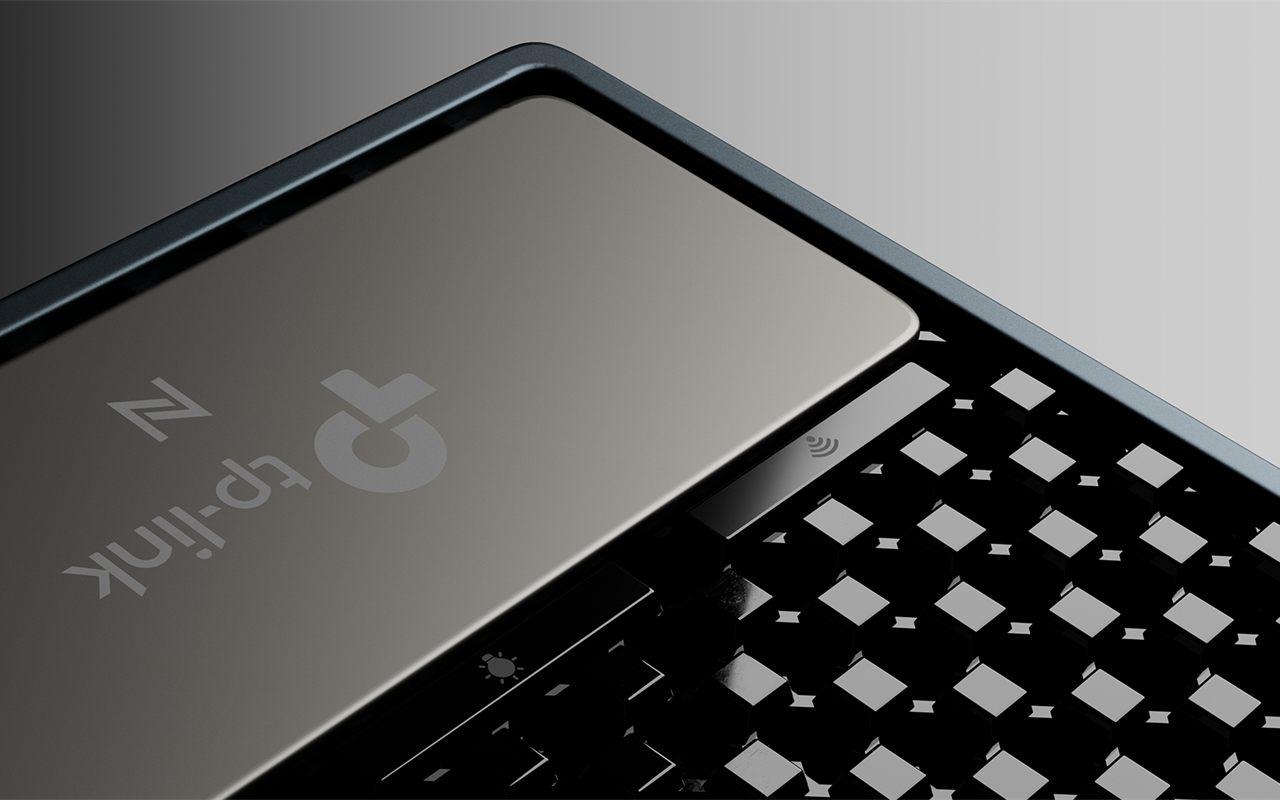 Grille bicolore et micromotifs du routeur TP-Link Archer 8 Ultra en gros plan