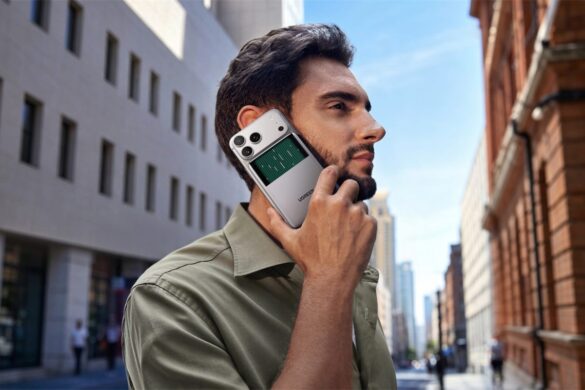 UGREEN MagFlow, ma batterie externe qui laisse voir son système de refroidissement liquide danser sur sa surface, pendant que votre smartphone charge à plein sans surchauffe.