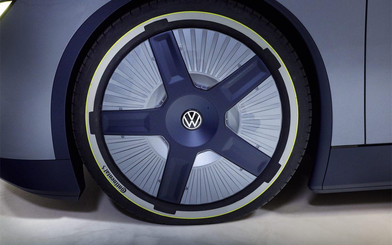 Roue avant de la Mission Efficiency et son enjoliveur transparent