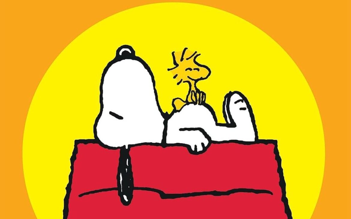 Votre prochaine sieste a trouvé son livre de chevet : dans Snoopy L&rsquo;éloge de la paresse, le beagle ne fait rien, et il le fait divinement bien.