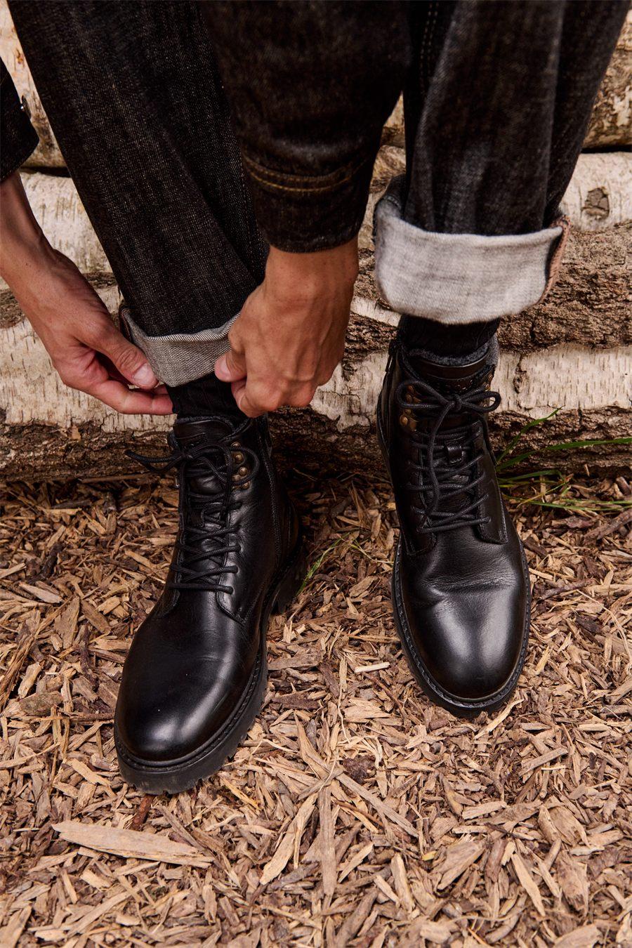 Gros plan sur les boots Joe de Bocage et leur semelle crantée