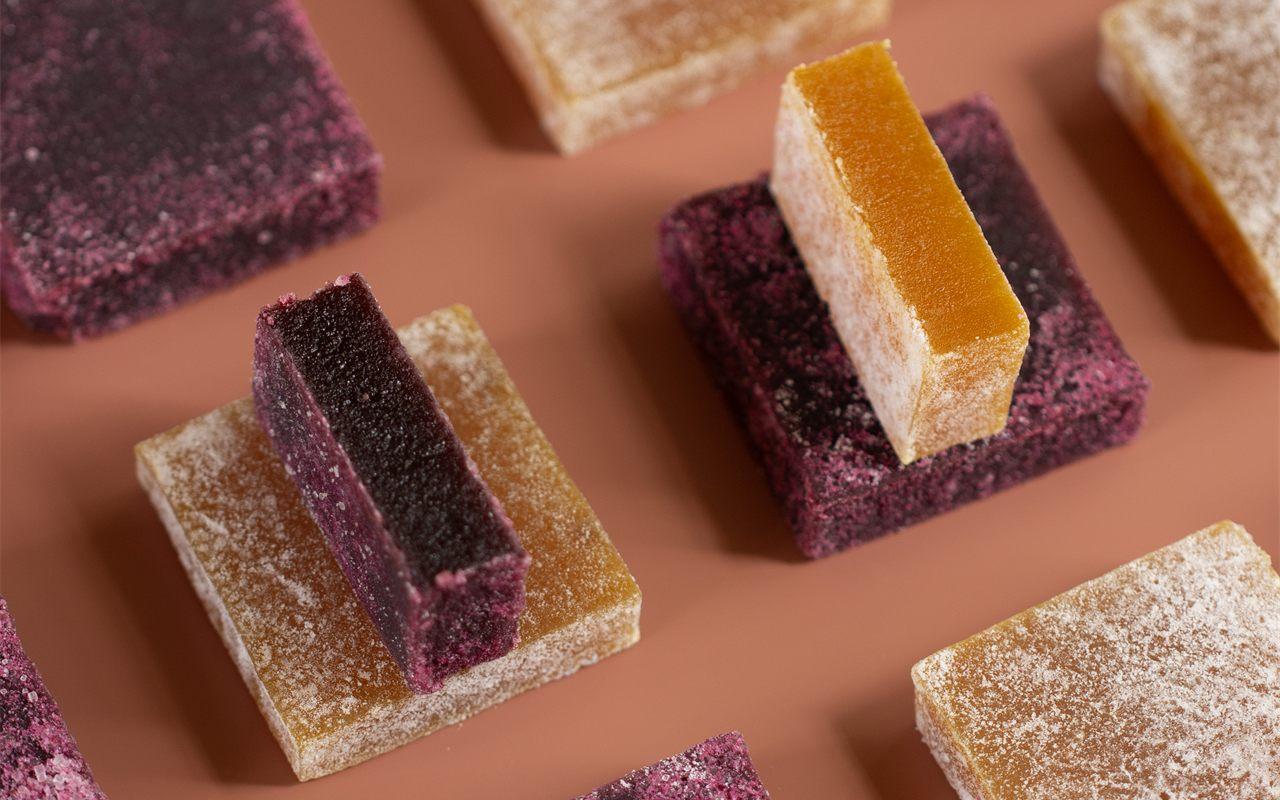Au Japon, les confiseries traditionnelles se font aux haricots rouges. Avec l&rsquo;Okan, La Maison du Mochi vous les fait déguster en pâte de fruits.