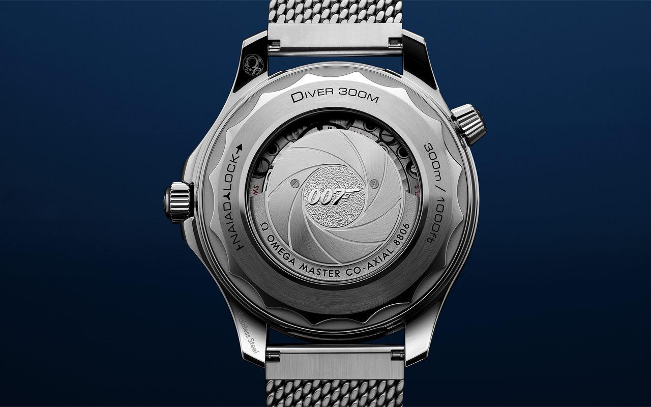 Fond saphir de la Seamaster Diver 300M Édition James Bond, rotor au canon de revolver