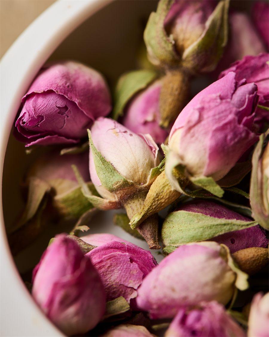 Boutons de rose séchés, l'un des ingrédients de la carte d'Aldéhyde