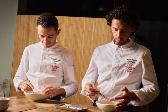 Vous connaissez le restaurant Aldéhyde, dans le Marais ? Ses anciens chefs adjoints en ont repris la cuisine, et vous la servent parfumée de fleurs et d&rsquo;épices.
