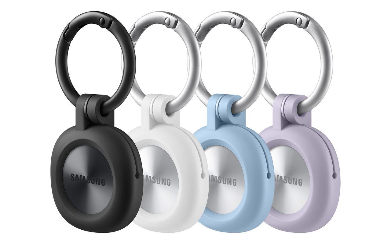 Quatre Samsung Galaxy SmartTag3 dans leur coque en silicone à anneau porte-clés