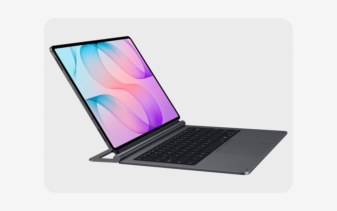 La Galaxy Tab S12 Ultra fixée à un clavier avec pavé tactile