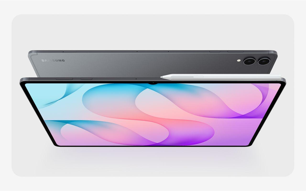 La Galaxy Tab S12 Ultra vue de face et de dos, avec son S Pen