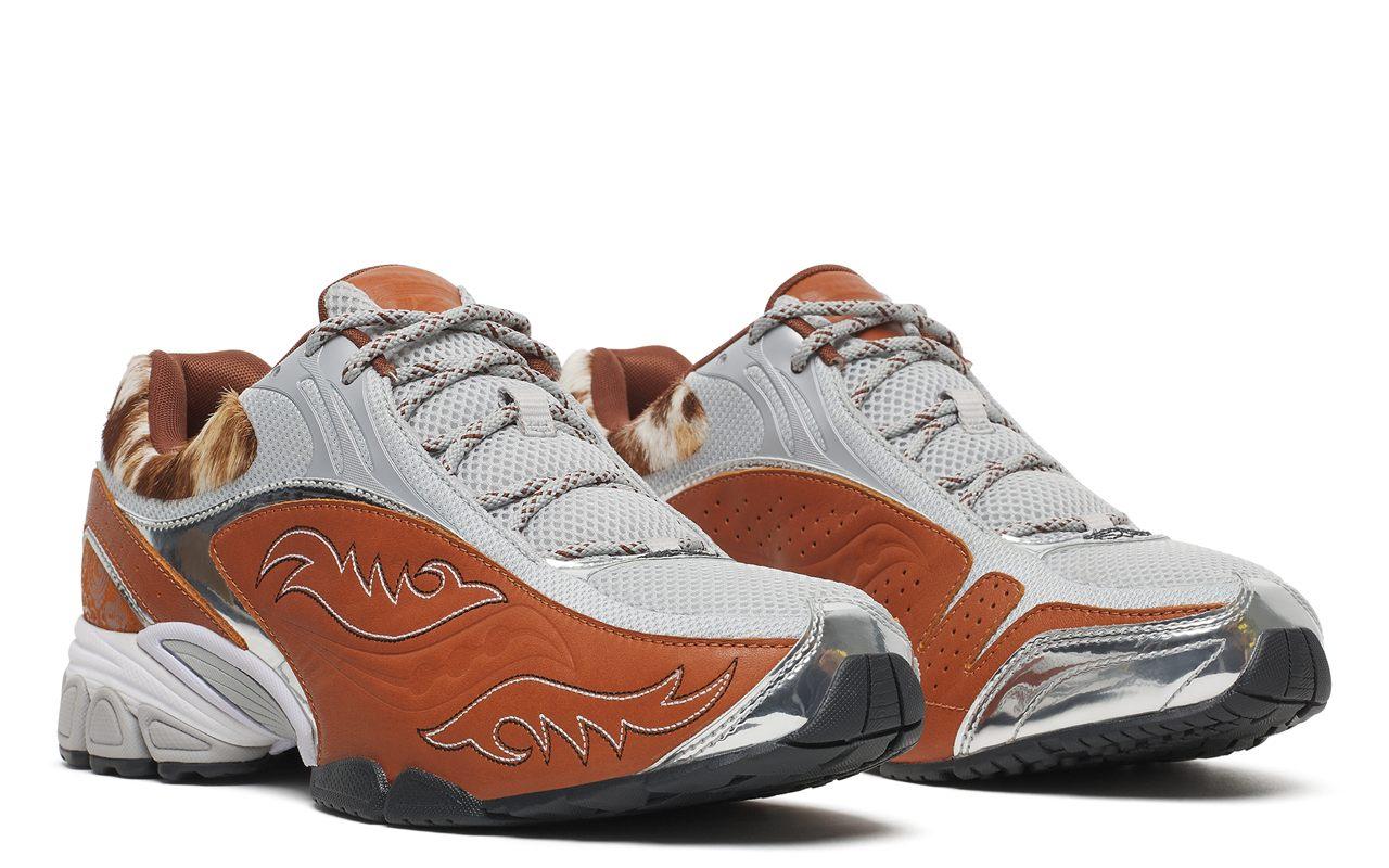 La paire de ProGrid V2 Space Cowboy, cuir caramel et mesh gris