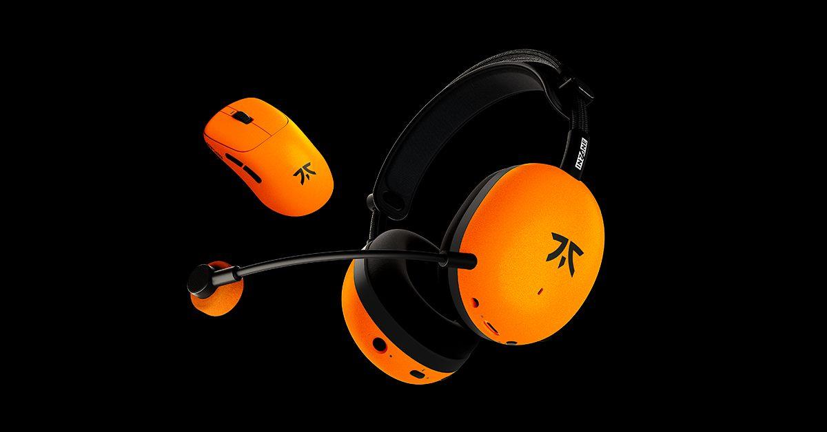 Casque INZONE H9 II Fnatic Edition et souris gaming INZONE Mouse-A Édition Fnatic, tous deux orange et noir