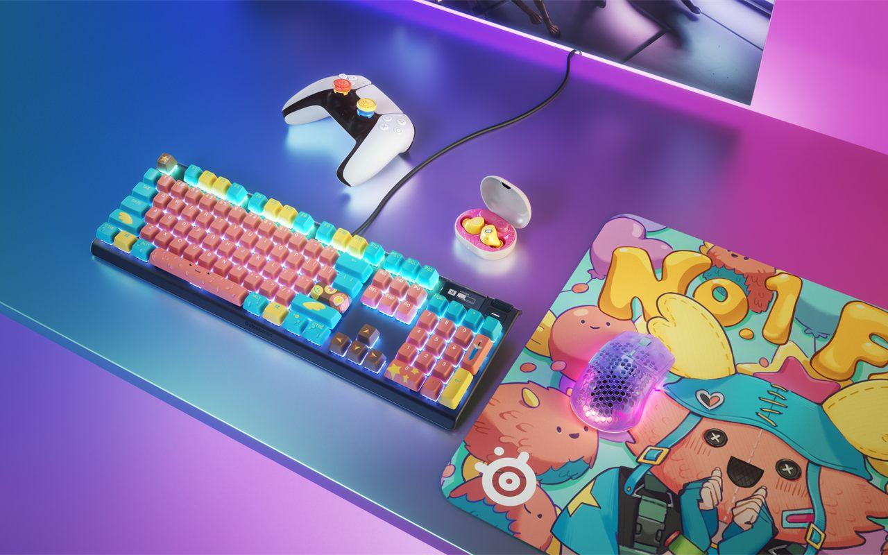 Touches PBT SteelSeries Fortnite Guff Edition, écouteurs Arctis GameBuds et tapis QcK L Guff