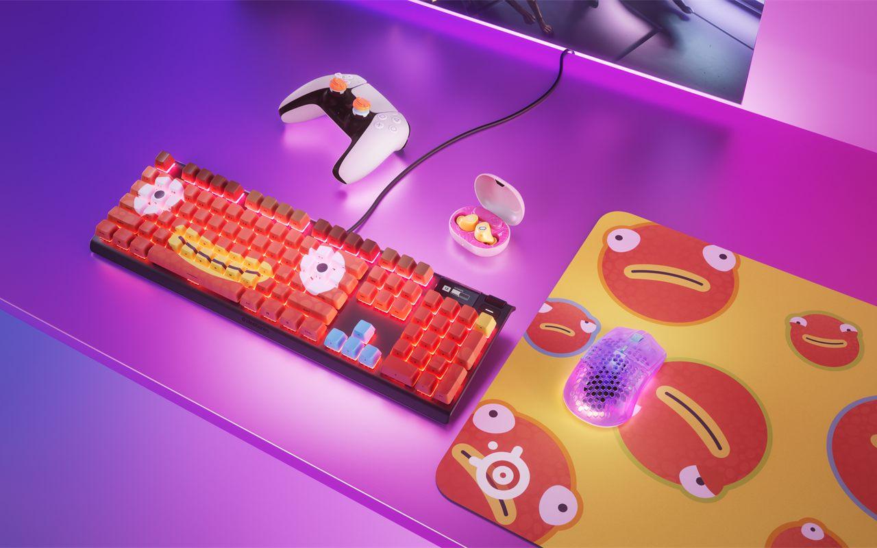 Clavier habillé des touches PBT Fortnite à la tête de Poiscaille, tapis et souris assortis